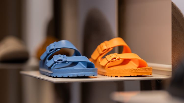 Birkenstock reicht Z&ouml;lle an die Kunden weiter