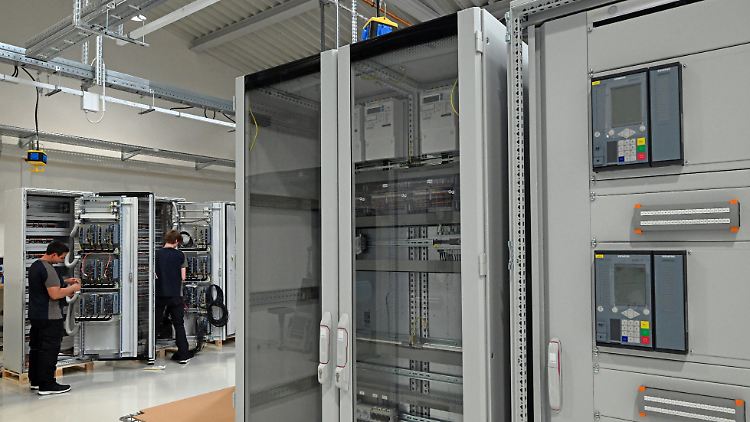 Siemens steigert Gewinn im zweiten Quartal deutlich