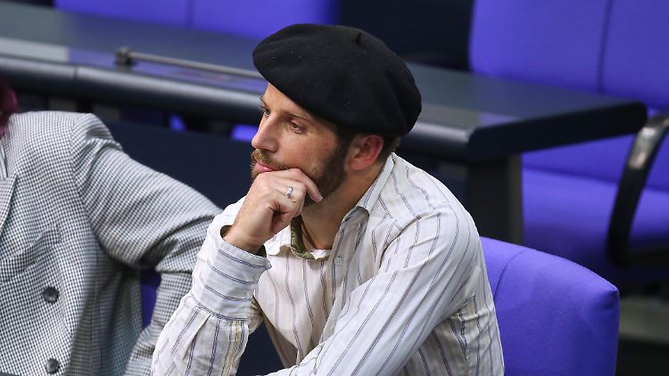 Bundestag bestätigt Abgeordneten-Ausschluss wegen Baskenmütze