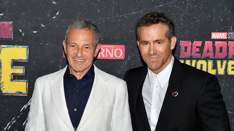 Ryan Reynolds wirbt bei Disney für "Star Wars"-Film ab 18