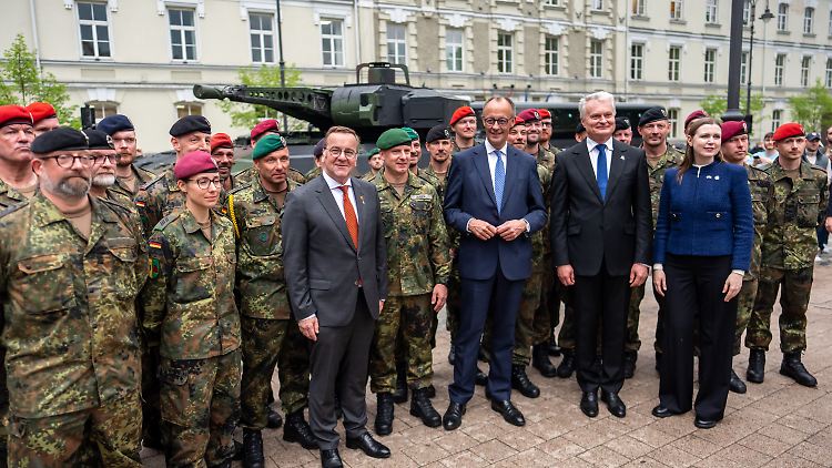 Litauer feiern Merz - und die deutschen Soldaten
