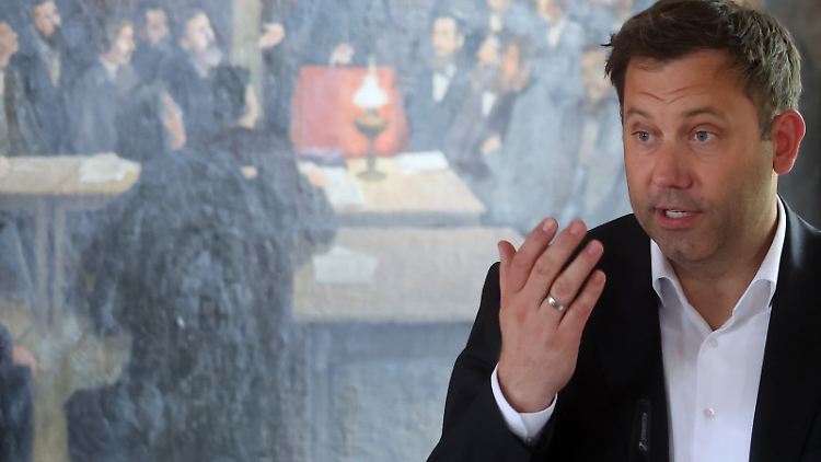 Klingbeil lädt alle Minister einzeln zum Spargespräch