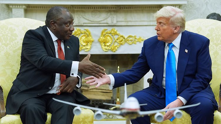 Südafrikanischer Präsident entgeht der Selenskyj-Falle