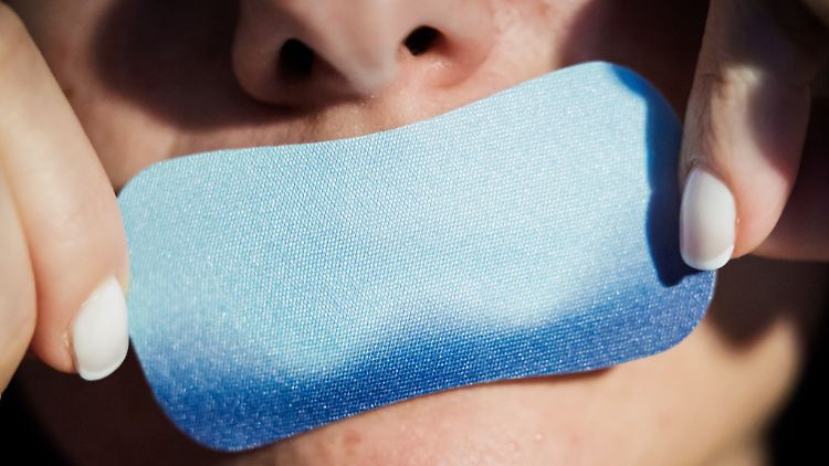 Social-Media-Trend "Mouth Taping" laut Studie sehr riskant