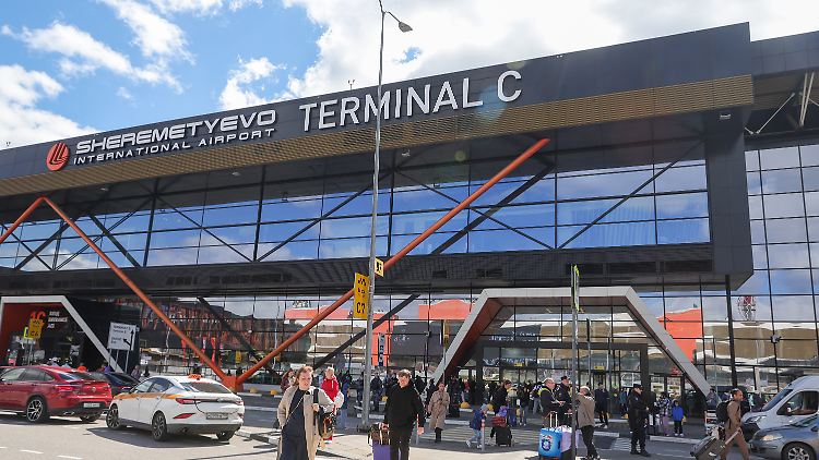 Flugbetrieb in Moskau wegen Angriffen ausgesetzt