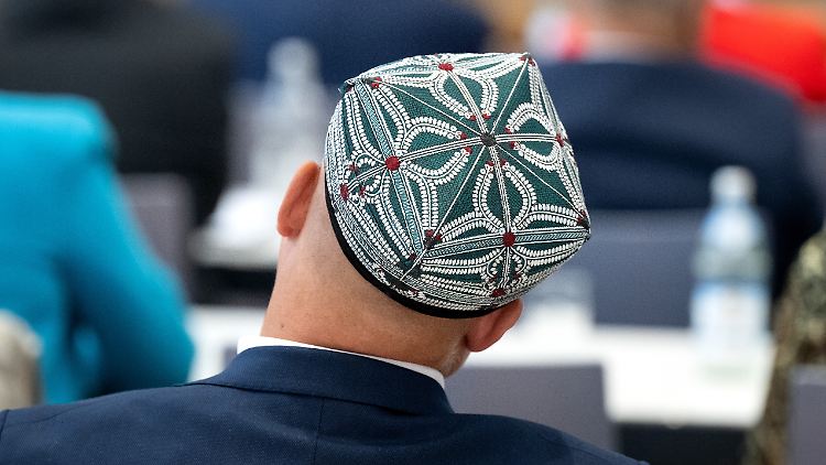 China verschickt Zehntausende Uiguren zum Arbeiten