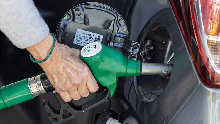 ADAC drängt Autofahrer, Super E10 zu tanken