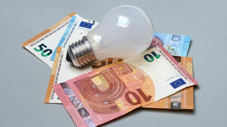 Vierköpfige Familie könnte bald 220 Euro beim Strom sparen