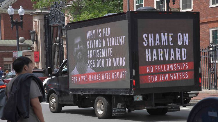 Trump verspricht Harvard "Tritt in den Hintern"