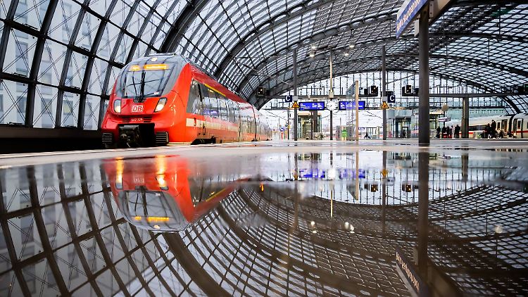 Wegner stellt Deutschlandticket infrage