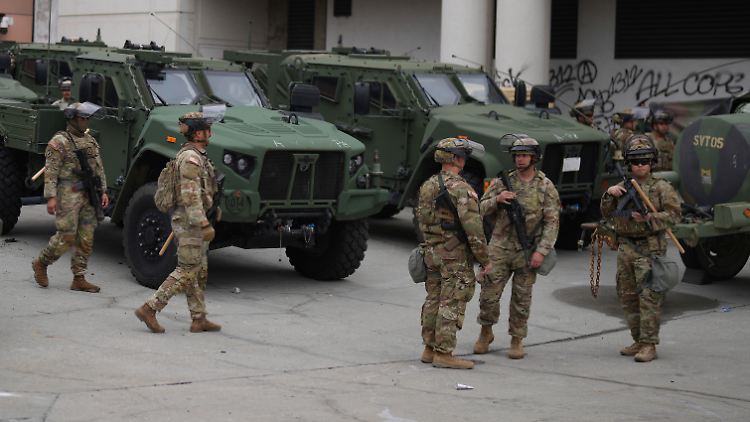 Erste Nationalgardisten beziehen in Los Angeles Stellung