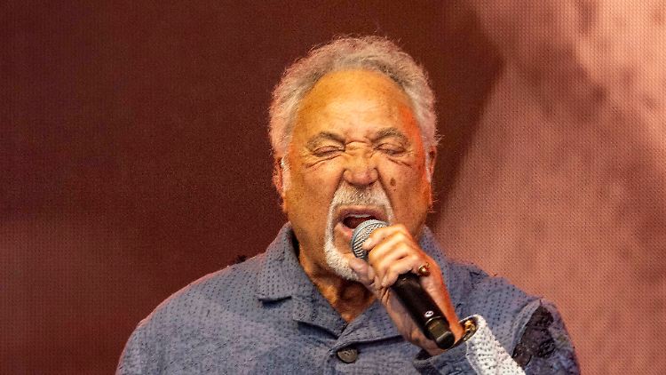 Tom Jones mit 85: "Der Tiger" faucht noch