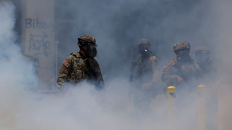 Nationalgarde rückt in Los Angeles gegen Demonstranten vor