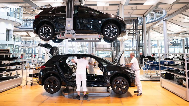 Tausende VW-Mitarbeiter nehmen Abfindung oder Altersteilzeit an