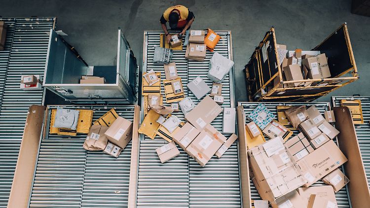 DHL erhöht Preise - vor allem für Pakete ins Ausland