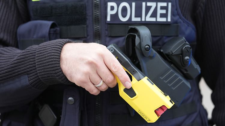 Dobrindts "Aufrüstung" der Polizei löst Kritik aus