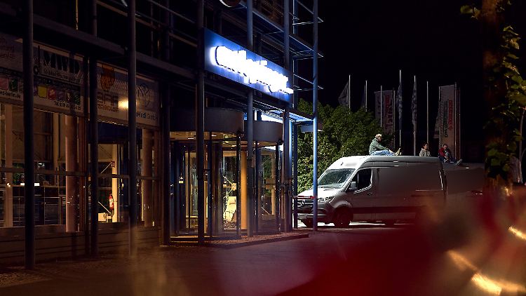 Neue Generation scheitert mit Klebeaktion am Bundestag