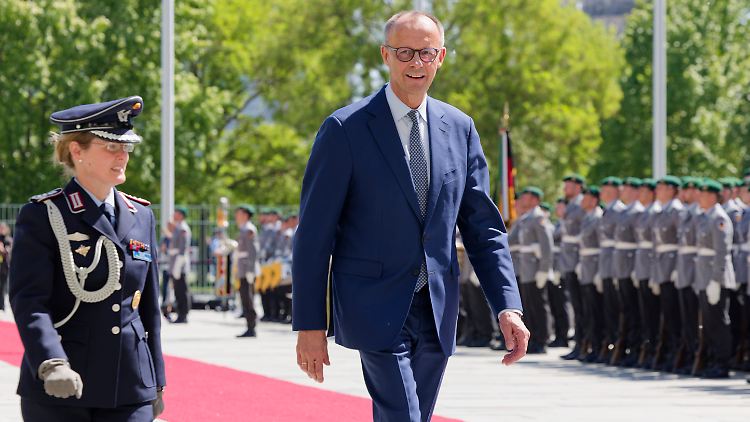 Merz hat "gute Erinnerungen" an seinen Wehrdienst