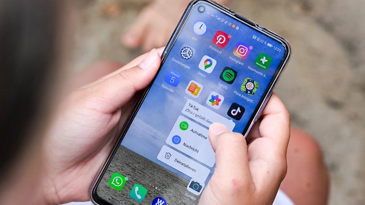 Justizministerin ist für Altersgrenze bei Social Media