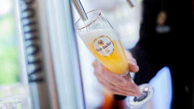 Große Brauereien planen Erhöhung des Bierpreises