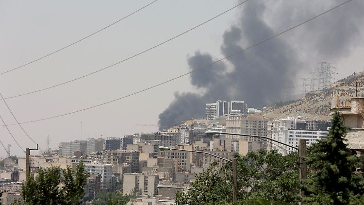 Israel fliegt weitere Luftangriffe - Teheraner sollen fliehen