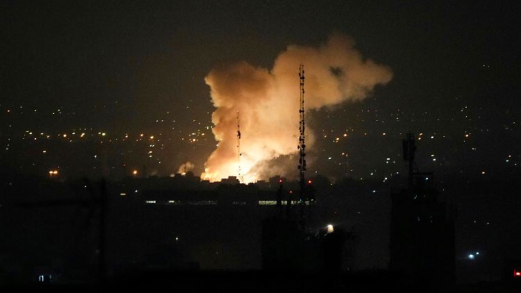 Israelische Geschosse treffen Flughafen in Teheran