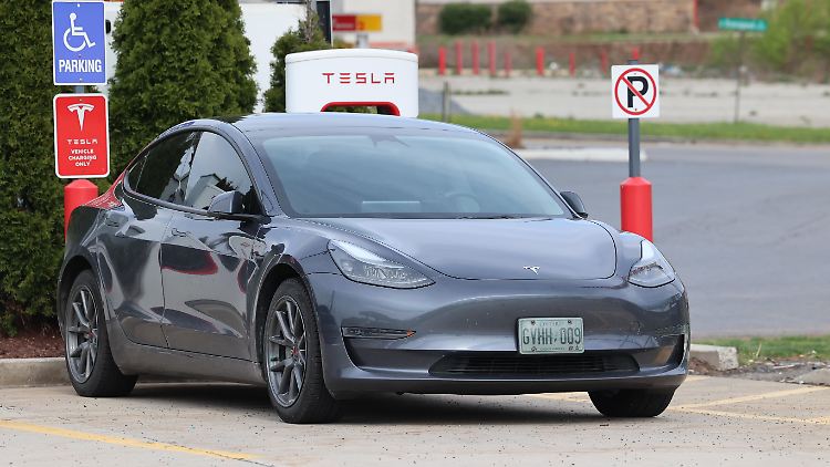 Musk will noch diesen Monat Robo-Taxis an den Start bringen