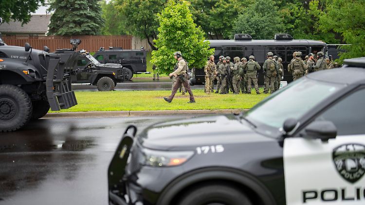 Polizei identifiziert flüchtigen Attentäter von Minnesota
