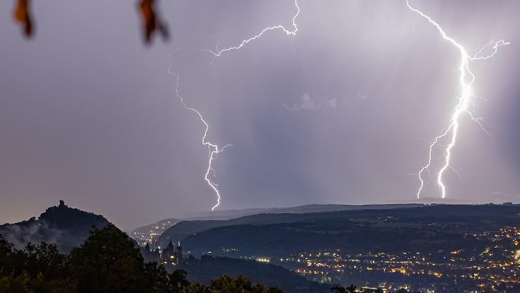 Versicherer zahlen 2024 Rekordsumme für Blitzschäden