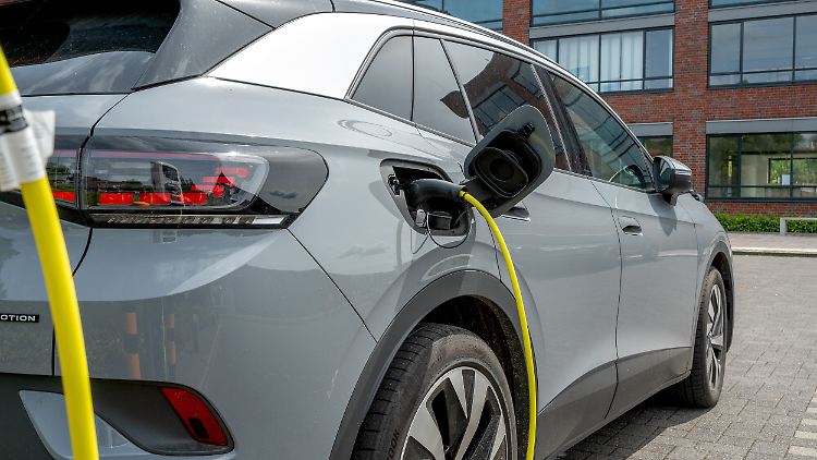 Deutsche Autobauer verlieren bei E-Autos den Anschluss