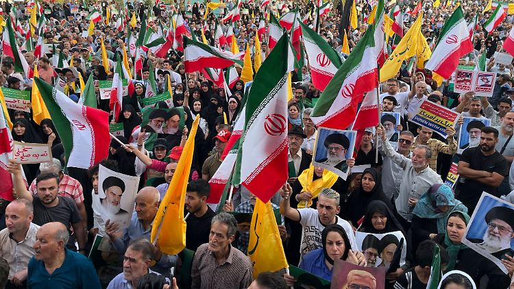 Iraner feiern ihre "erfolgreiche" Armee