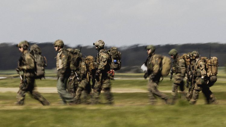 Pistorius: Haushalt schafft 10.000 neue Stellen beim Militär