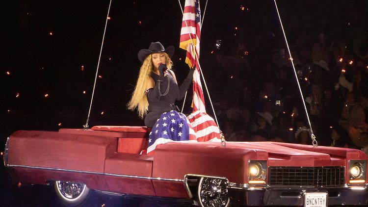 Beyoncé entgeht bei Bühnenstunt knapp dem Absturz