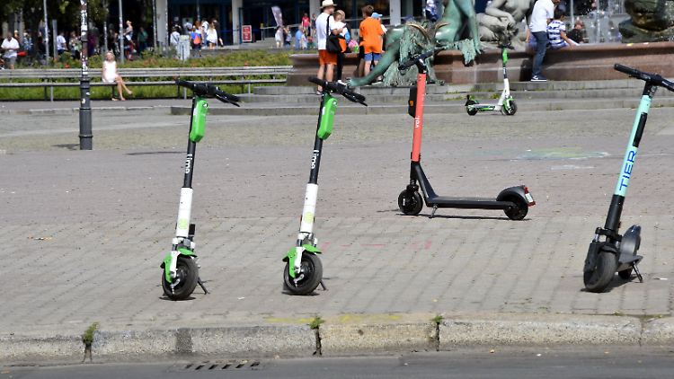 Verkehrsministerium will Parken von Leih-Scootern neu regeln