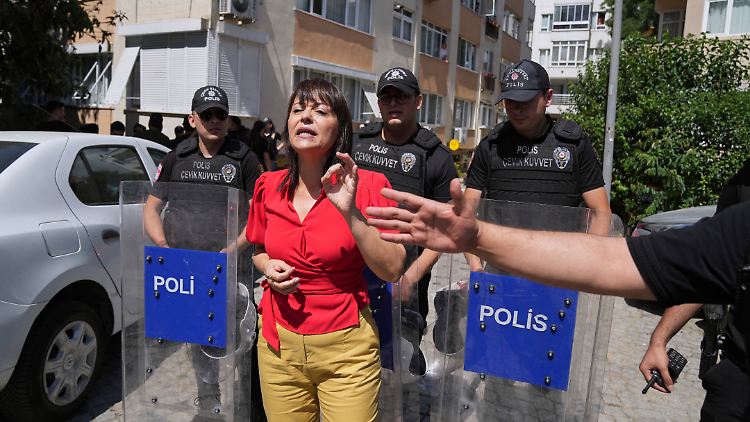 Istanbuler Polizei nimmt 50 Pride-Parade-Teilnehmer fest