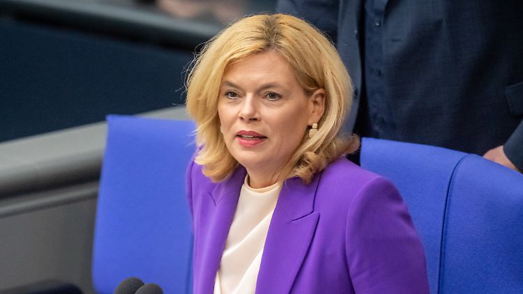 Klöckner erklärt ihr Regenbogenflaggenverbot am Bundestag