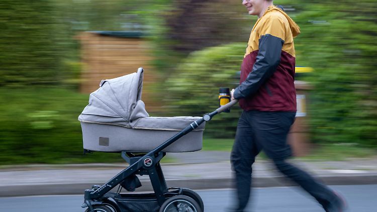 Väter erhalten deutlich höheres Elterngeld als Mütter