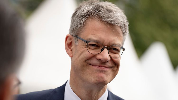 Verkehrsminister Schnieder will billigeren Führerschein