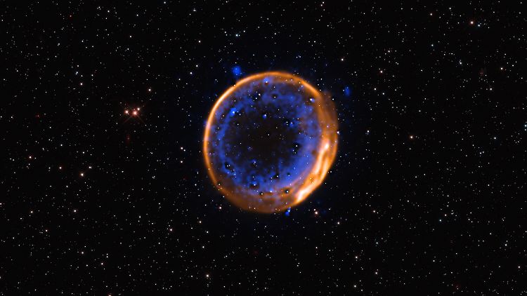 Stern explodiert gleich zweimal