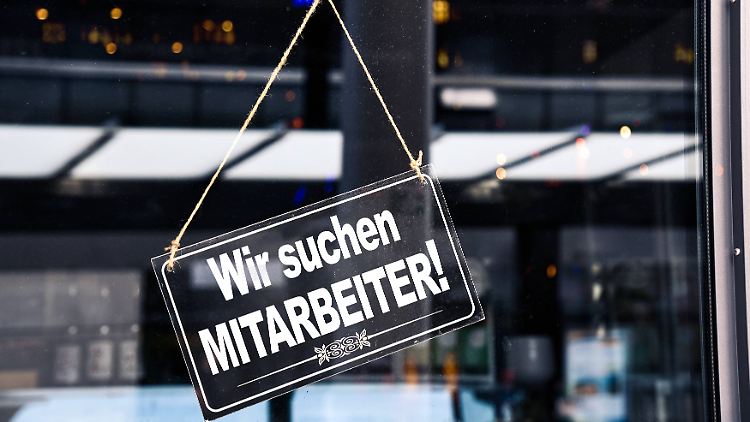Arbeitgeber locken Mitarbeiter mit immer mehr Extras