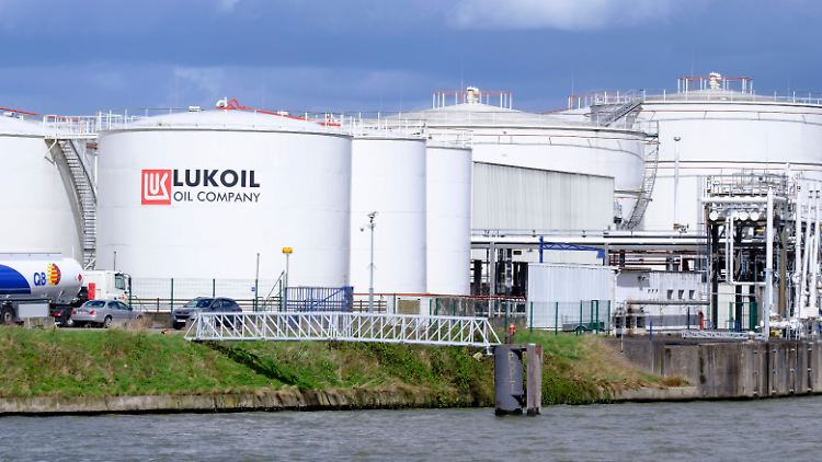 Russische Öl- und Gaseinnahmen stark gesunken