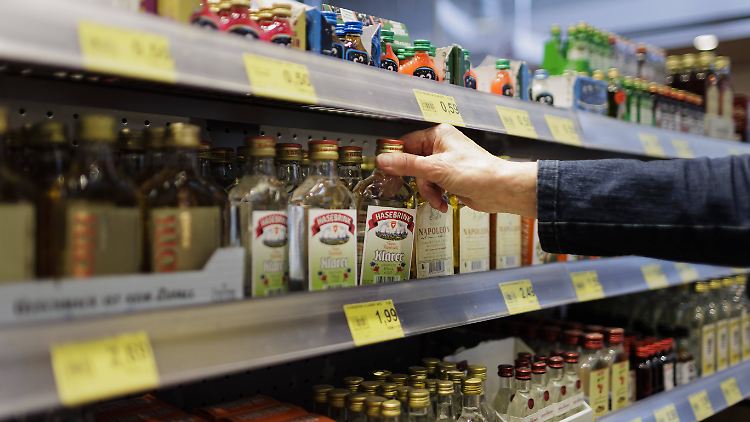 Drogenbeauftragter Streeck will Alkoholverkauf einschränken