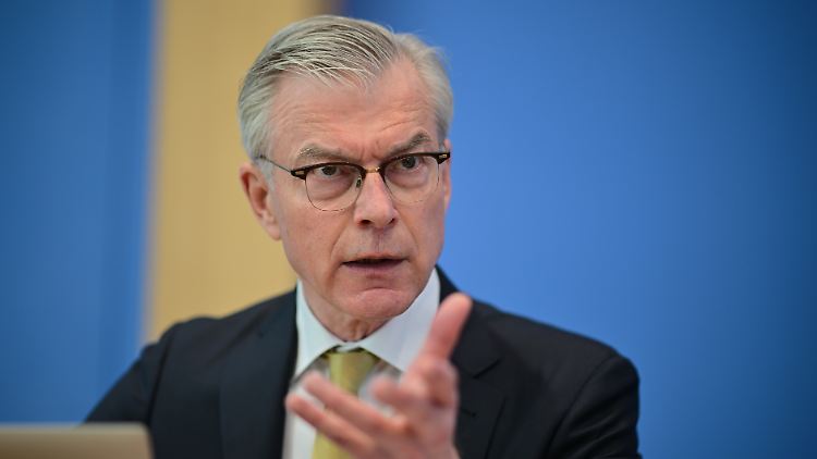 Wirtschaftsweiser warnt vor drastischer Entwicklung bei Sozialabgaben