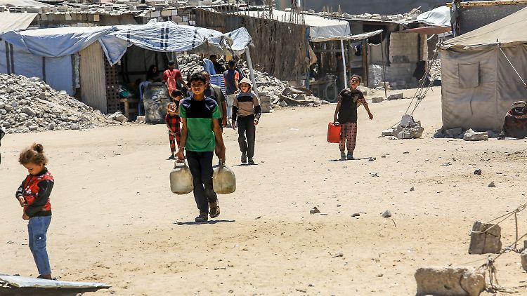 Kommunen im Gazastreifen stellen Betrieb von Brunnen und Kläranlagen ein