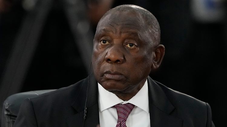 Präsident Ramaphosa suspendiert Polizeiminister