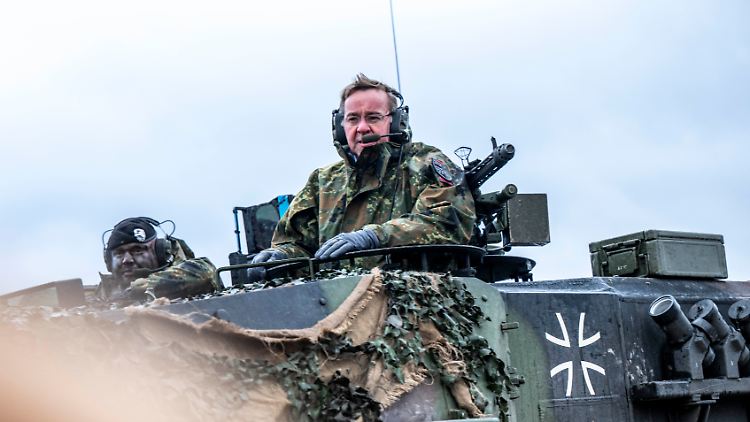 "Kann man Panzer noch betanken, wenn es immer weniger Tankstellen gibt?"