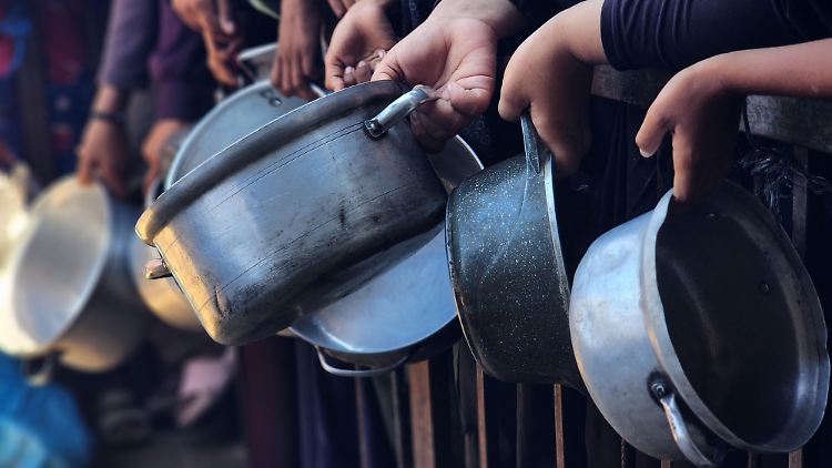 Einige Hilfsgüter erreichen Gaza