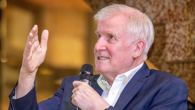 Seehofer gibt Söder und Merz Mitschuld am Richterdebakel