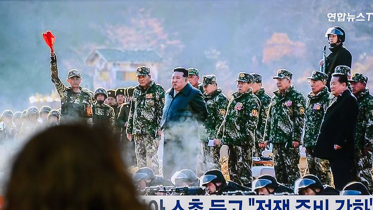 Kim Jong Un fordert von Armee Bereitschaft für "echten Krieg"