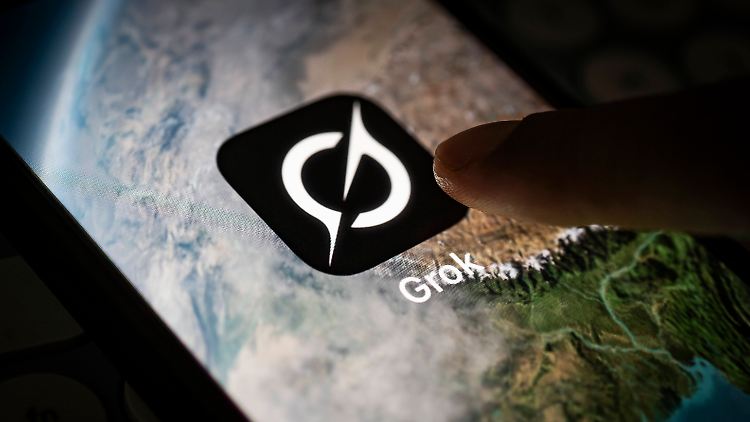 Musk kündigt Chatbot Baby Grok an